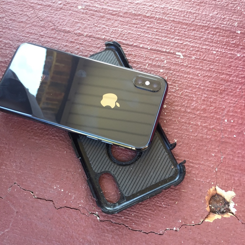 iPhone X - Picture 3 of 3